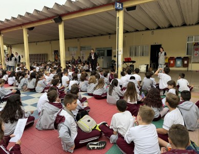 Alunos dos terceiros anos realizam apresentações de Sarau.