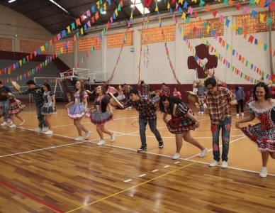 Colégio São Luiz celebra Festa Junina