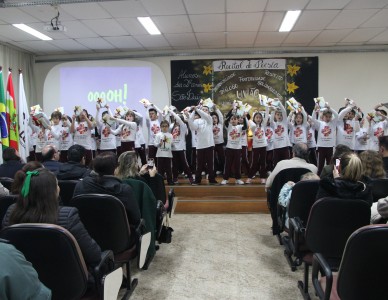 Recital de poesias dos 2s anos homenageia poetisa Célia Zen