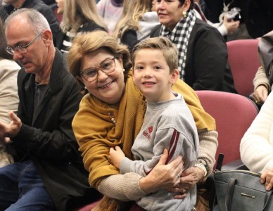 Sorrisos e abraços marcam o Dia com os Avós