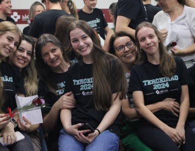 Volta ao passado emoção marca homenagem do Terceirão às mães